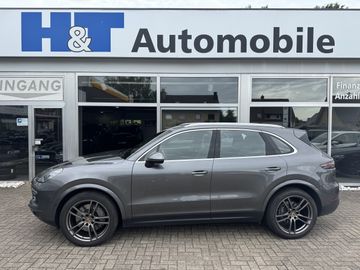 Porsche Cayenne - 1