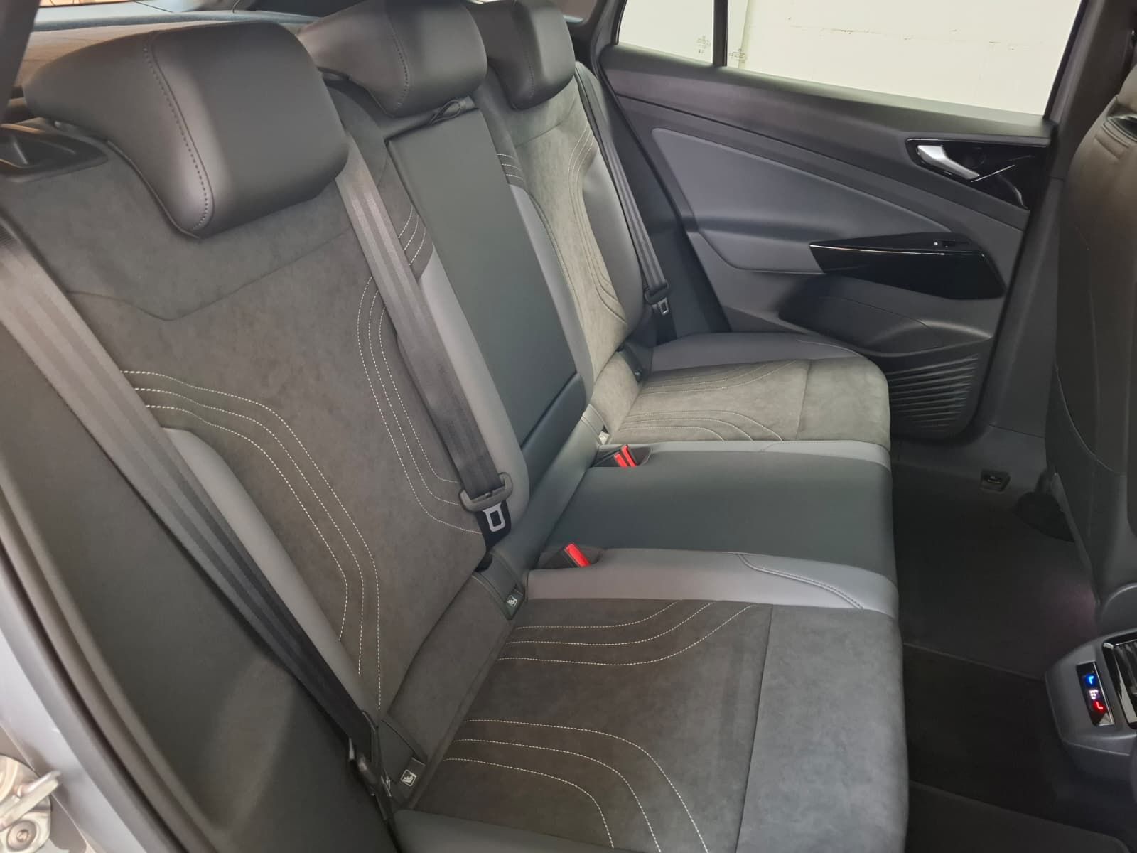 Fahrzeugabbildung Volkswagen ID.4 Pro Energy +ACC +IQ.Light +AHK + Wärmepumpe