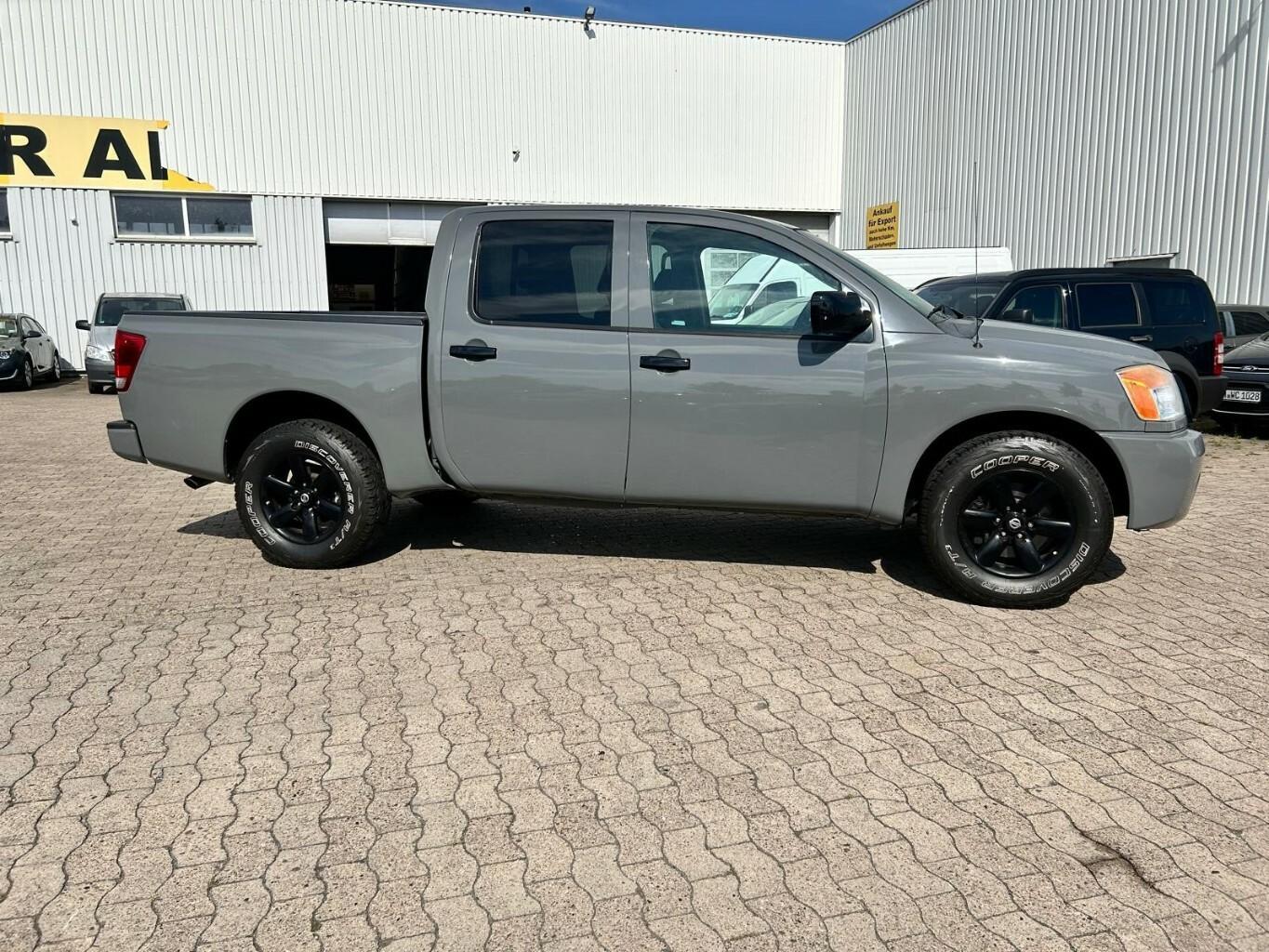 Nissan Titan 2011 — photo 23