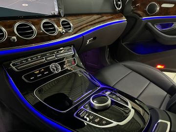 Fahrzeugabbildung Mercedes-Benz E 220d 4Matic Kamera Navi Sitzh Stop&Go Garantie