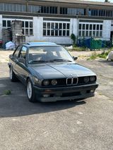 BMW E30 320i Coupe Schalter Original  - BMW 320 mit Benzin-Antrieb: Coupé, E30 320i