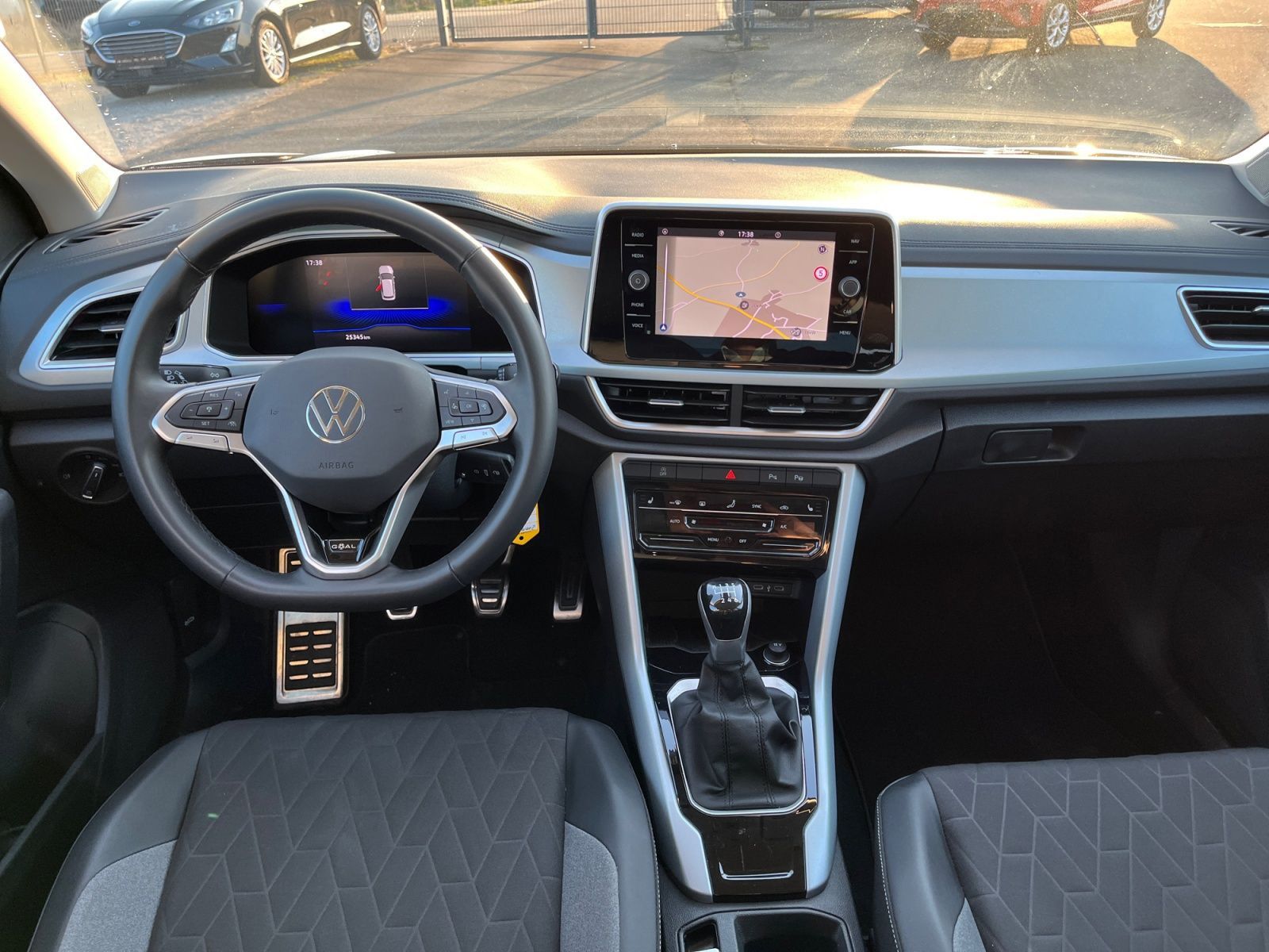 Volkswagen T-Roc - Bild 8