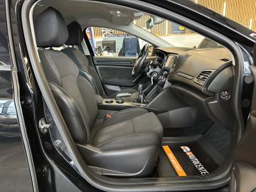 Renault Megane IV Grandtour Play *Navi*AHK*Sitzheiz.*