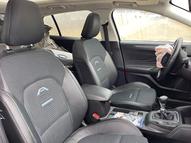Ford Focus Turnier Active *PANO*NAVI*CARPLAY*TEMP*LED