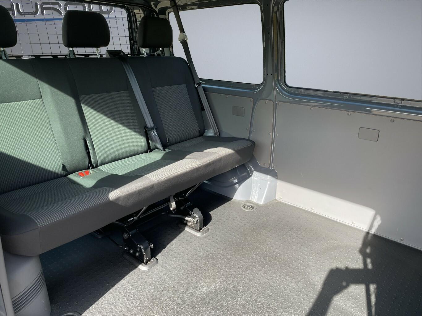 Volkswagen T6.1 Transporter Kombi 4Motion 2.0 TDI AHK Kamer