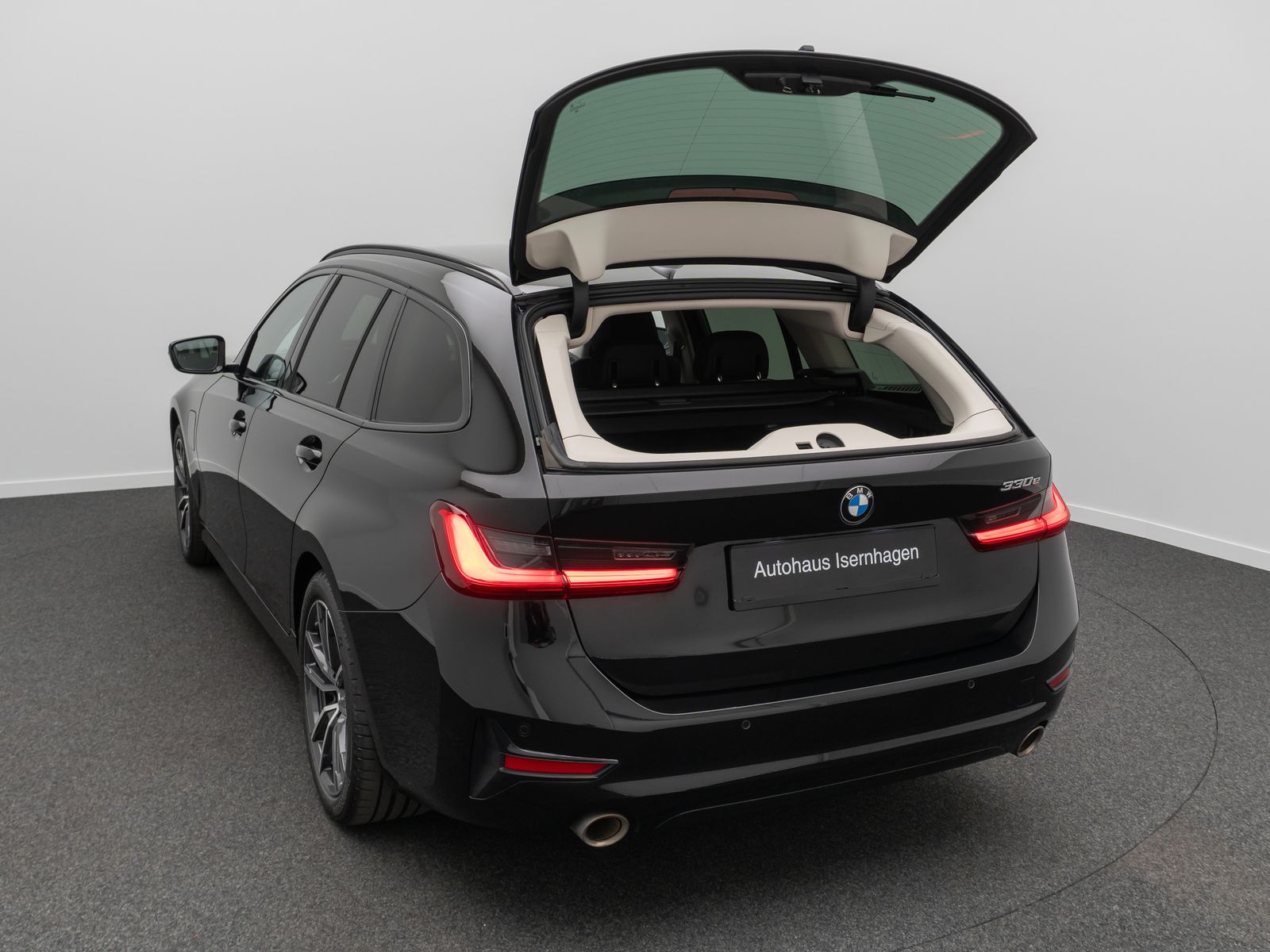 Fahrzeugabbildung BMW 330e Sport Line Laser HUD DAB PDC Komfort Alarm