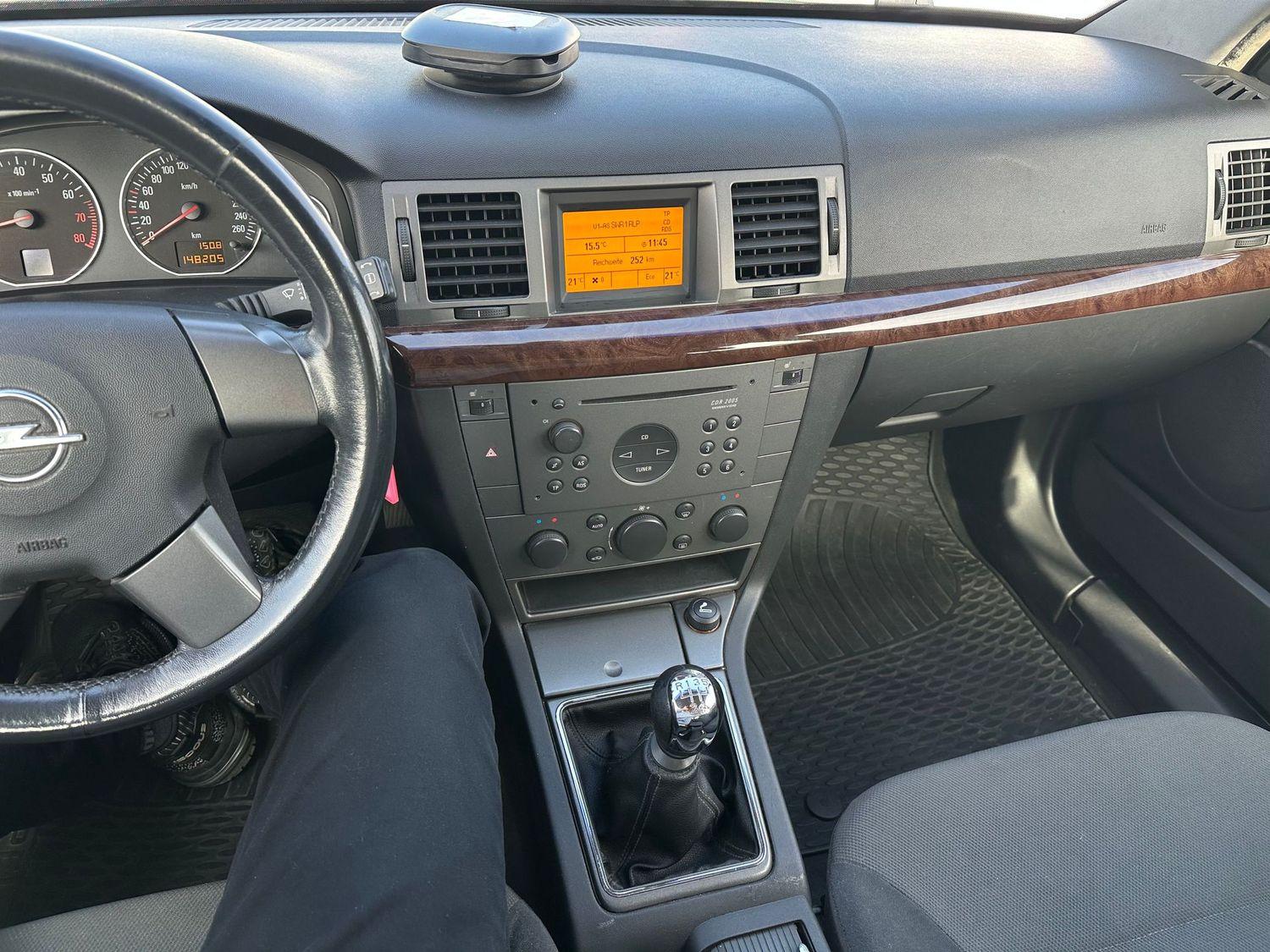 Opel Vectra 2004 — photo 20