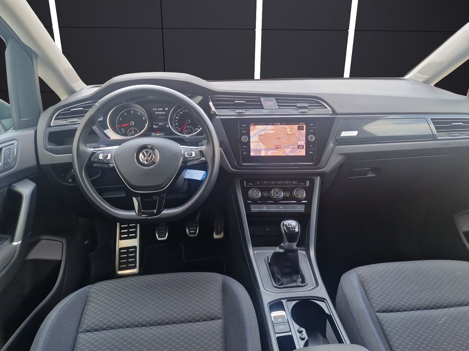 Fahrzeugabbildung Volkswagen Touran United TSI LED ACC SHZ 7-Sitzer RearView