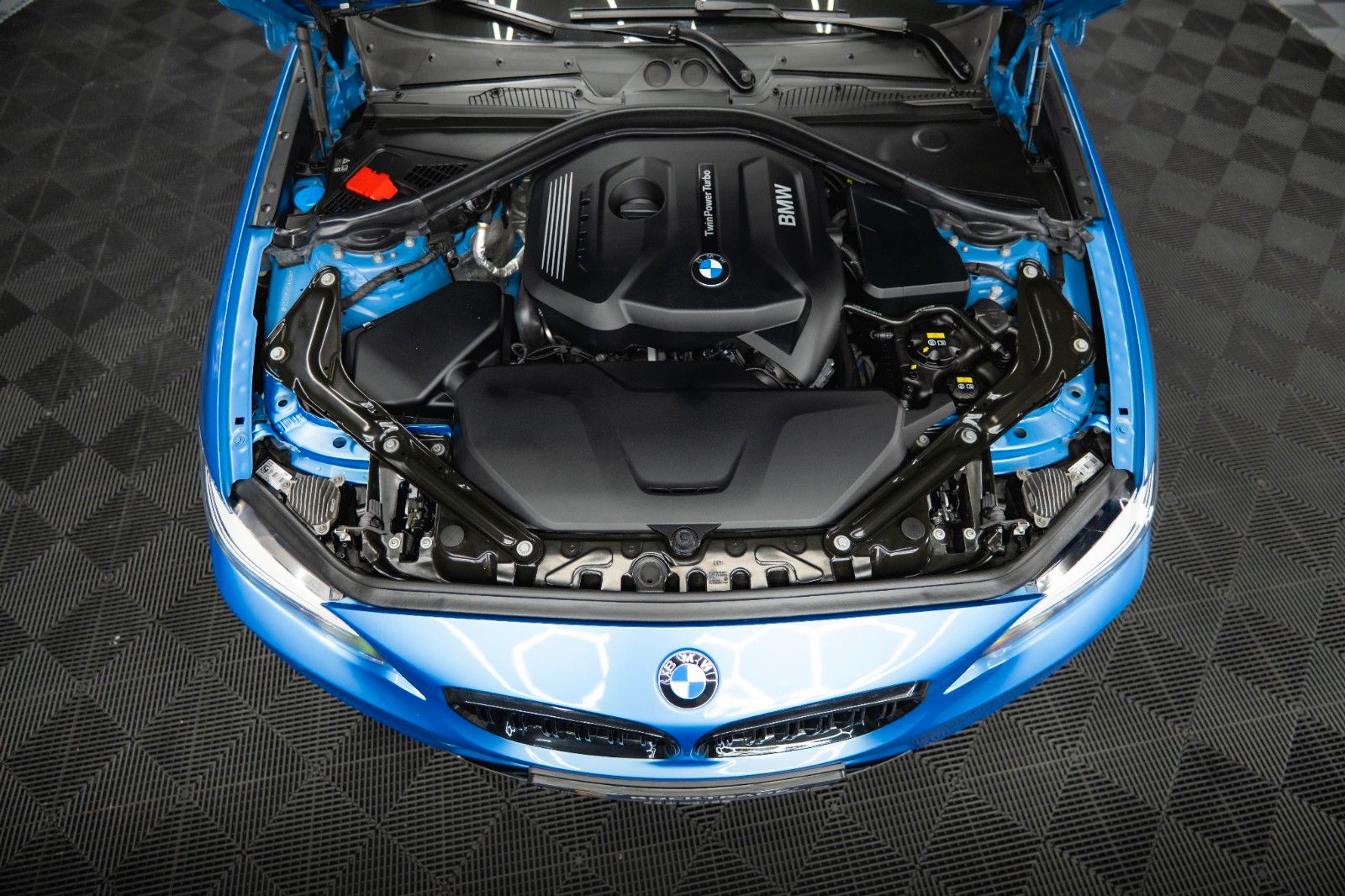 Fahrzeugabbildung BMW 230i Cabrio M-Sport Performance Shadow Line LED