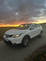 Nissan Qashqai Acenta 1.2l / wenig km 8-fach bereift 
