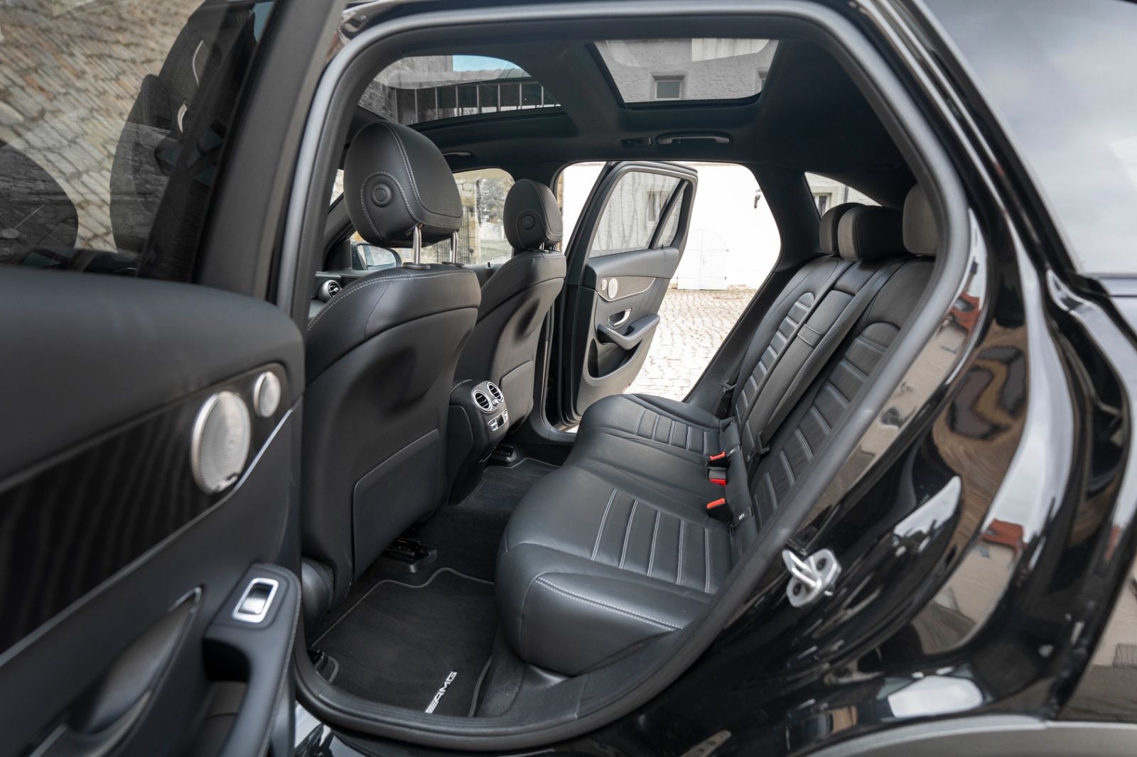 Fahrzeugabbildung Mercedes-Benz GLC 300d e 4Matic AMG BURMESTER 360° PANO M+S
