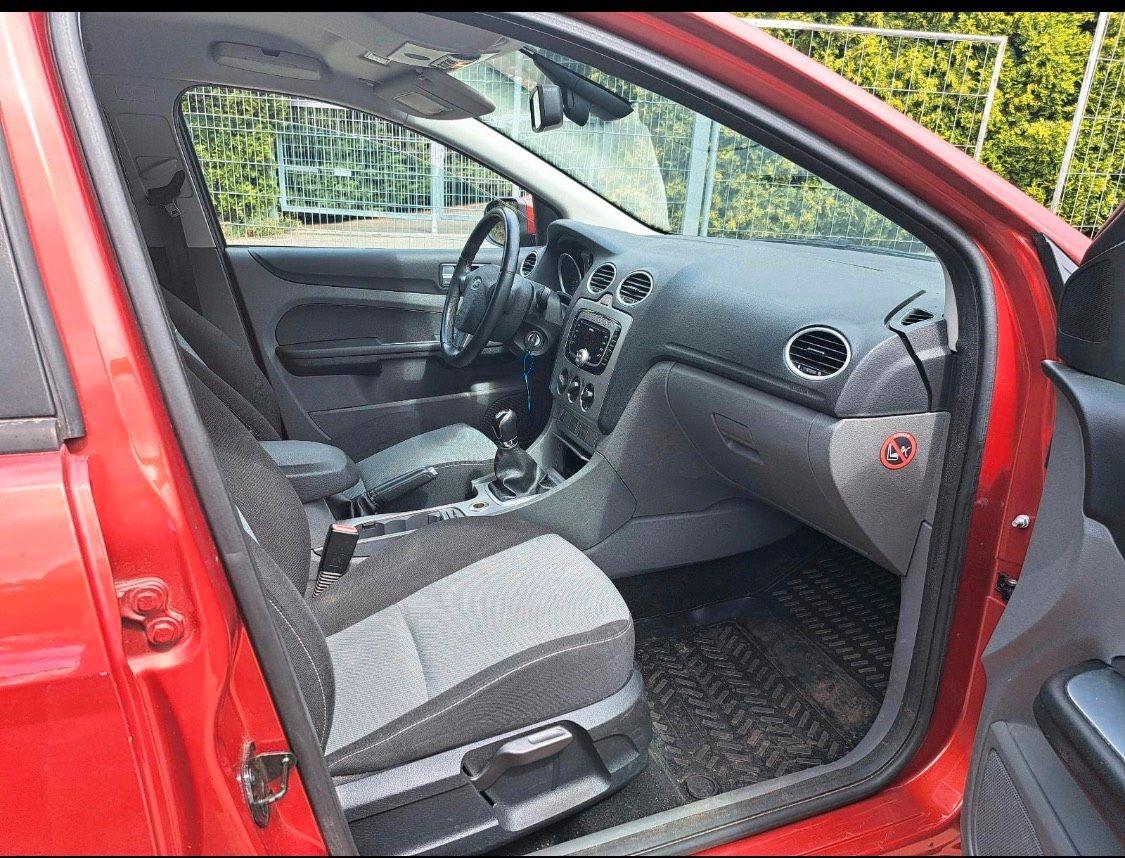 Ford Focus 2010 — photo 11