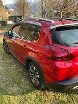 Peugeot 2008 Allure PureTech 110 EAT6 Allure - Peugeot 2008 Gebrauchtwagen in München