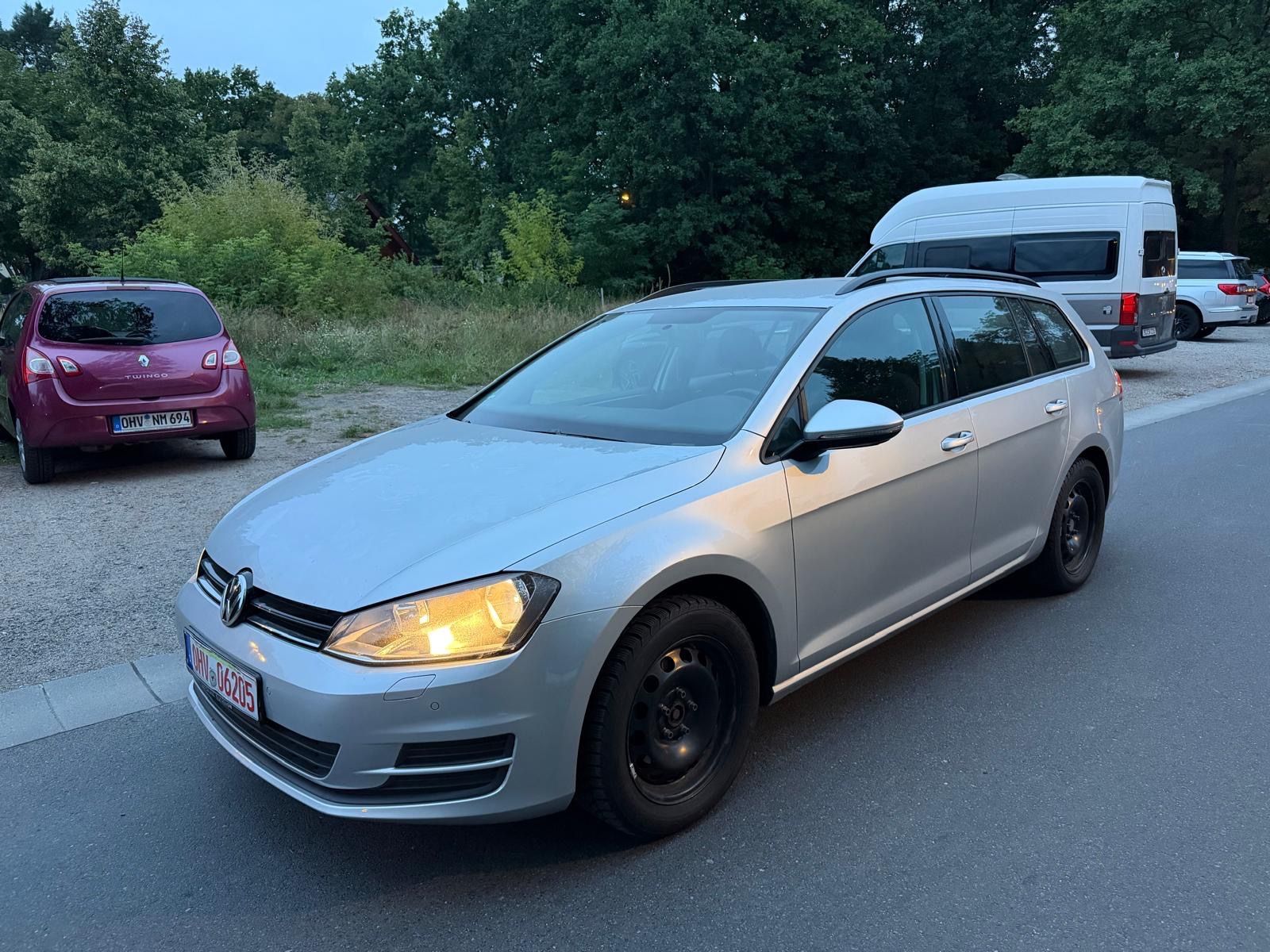 Volkswagen Golf - 1