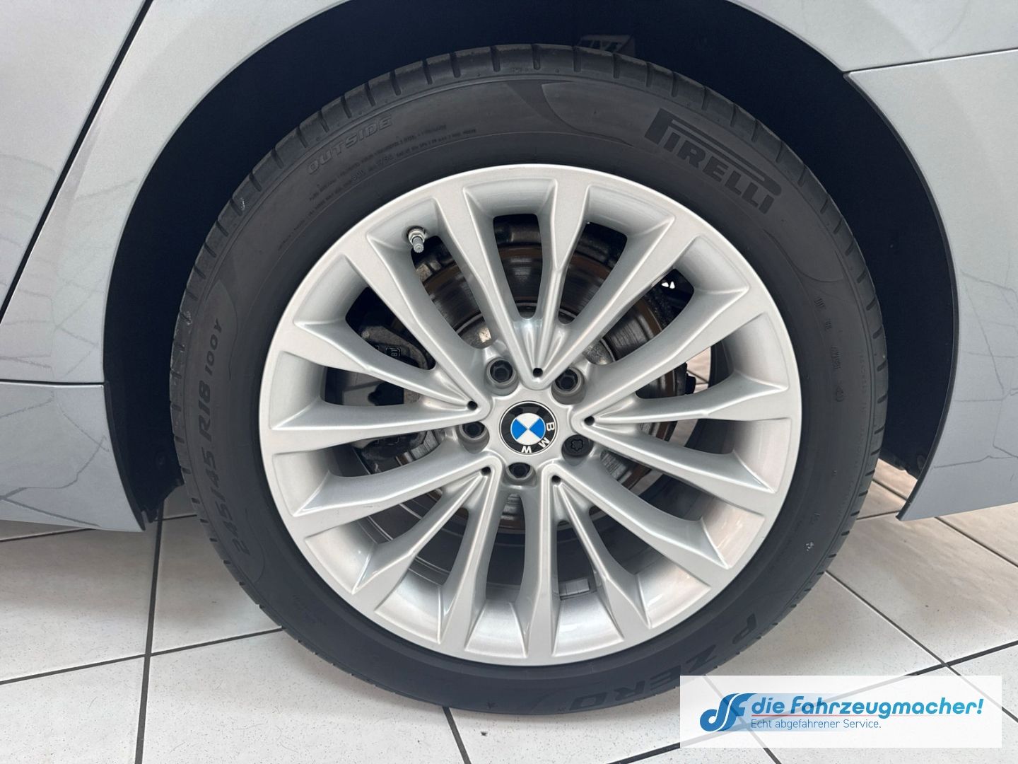 Fahrzeugabbildung BMW 530 e xDrive Luxury Line Touring HUD LuftF Pano