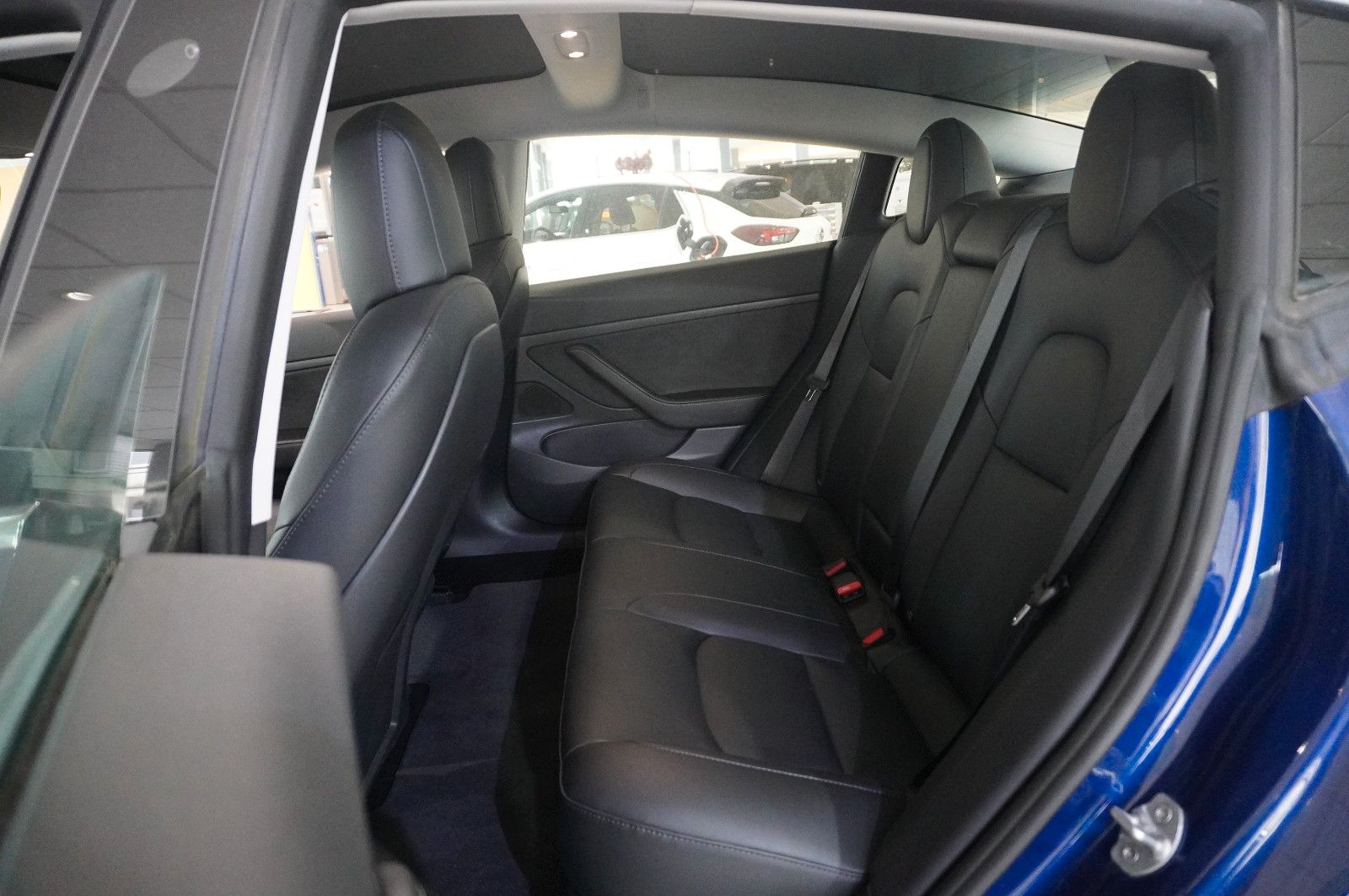 Fahrzeugabbildung Tesla Model 3 Standard Range Plus NAVI/KAMERA/SH/PANO