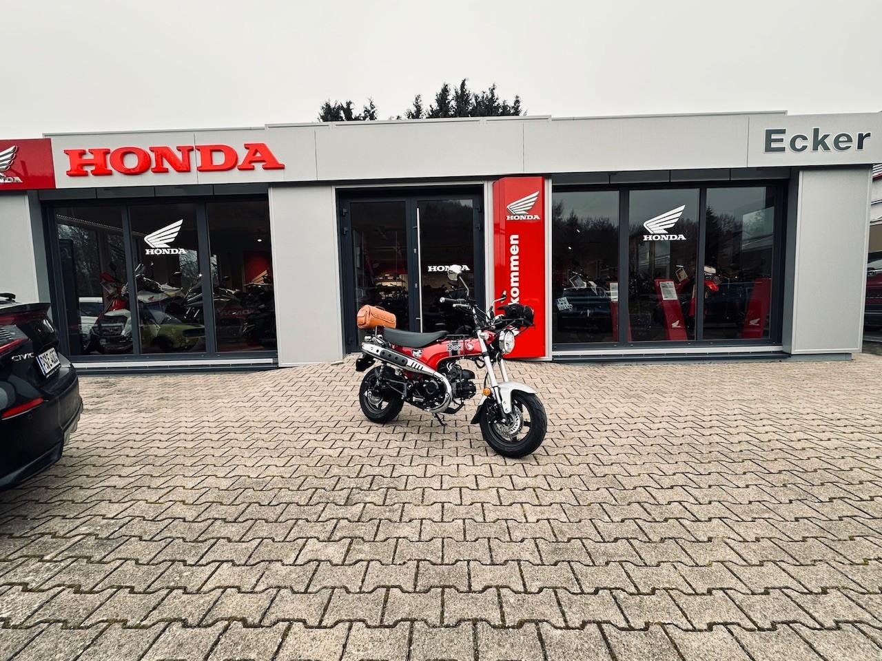 Honda DAX ST125A mit Zubehör