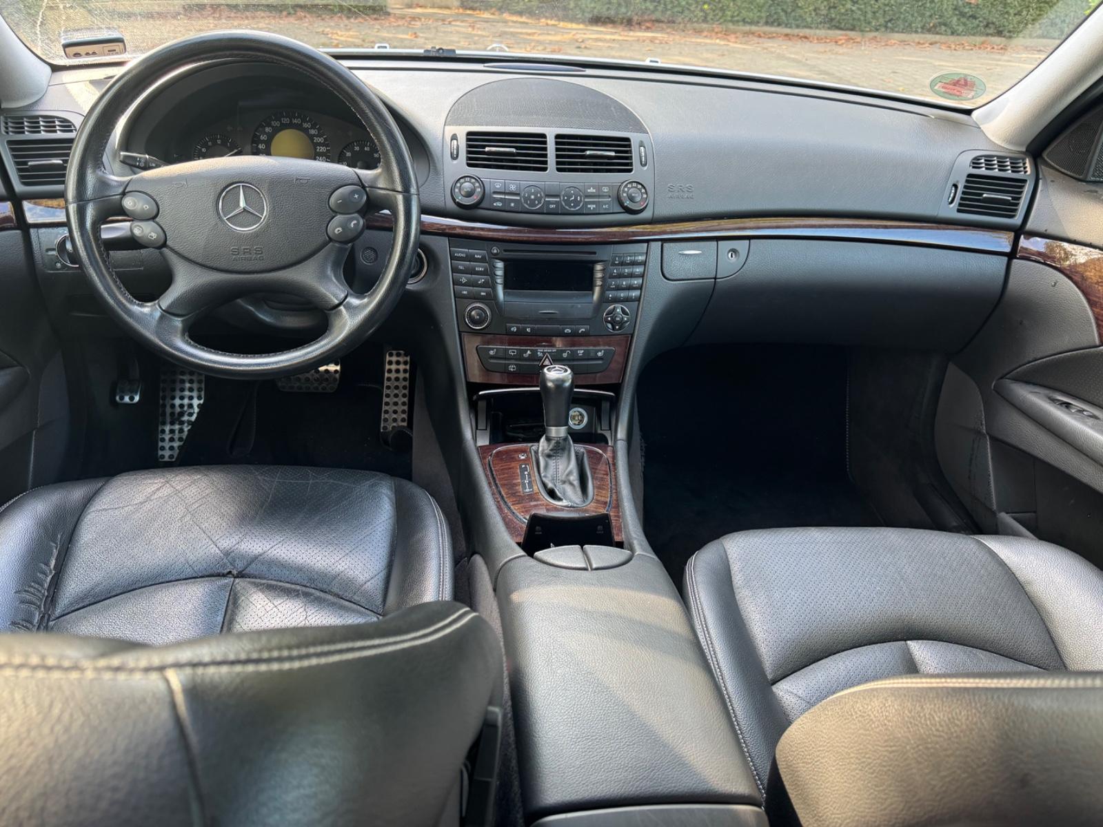 Mercedes-Benz E200 2005 — photo 10