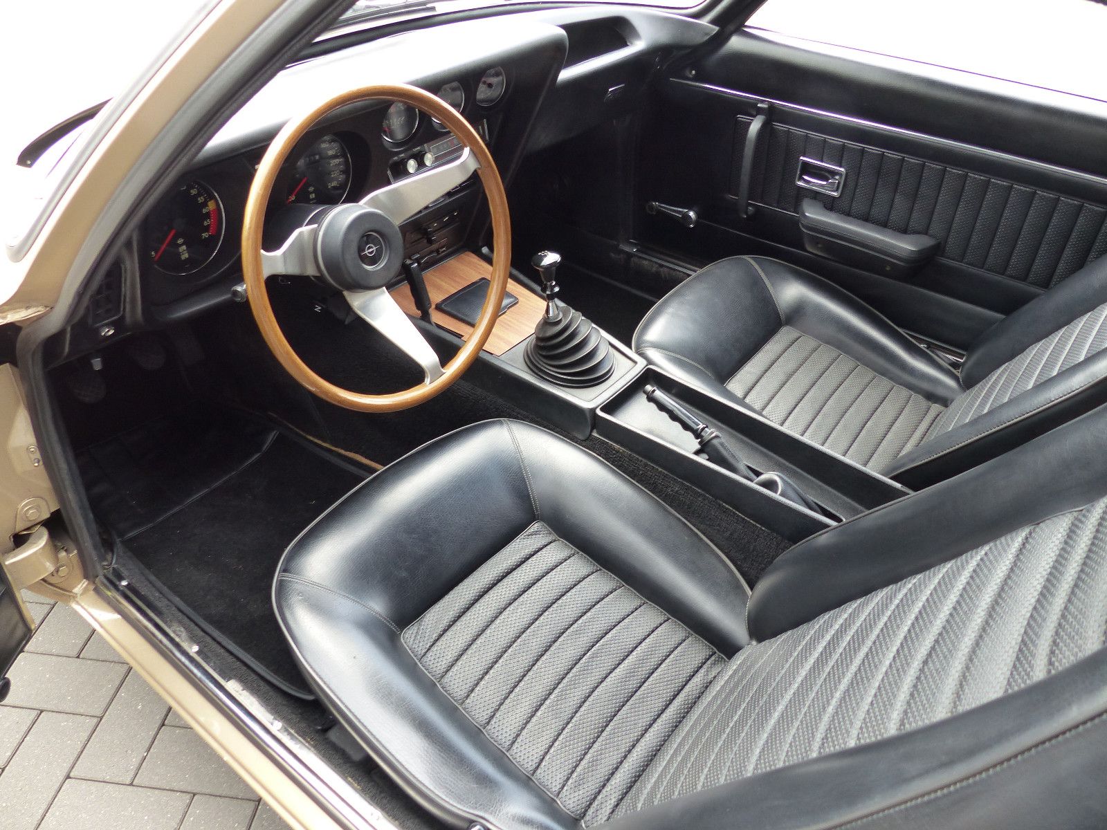 Fahrzeugabbildung Opel GT 1900 A L