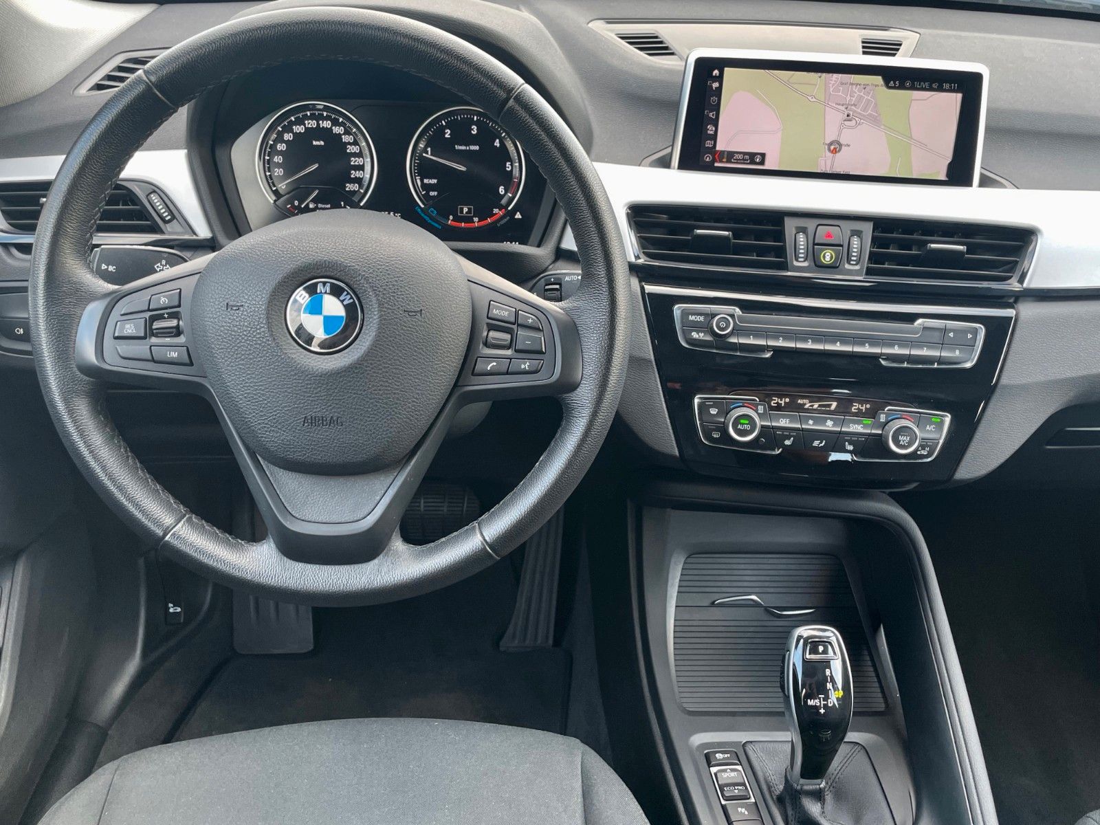 Fahrzeugabbildung BMW X1 sDrive18d Advantage Aut. Navi Parkassistent