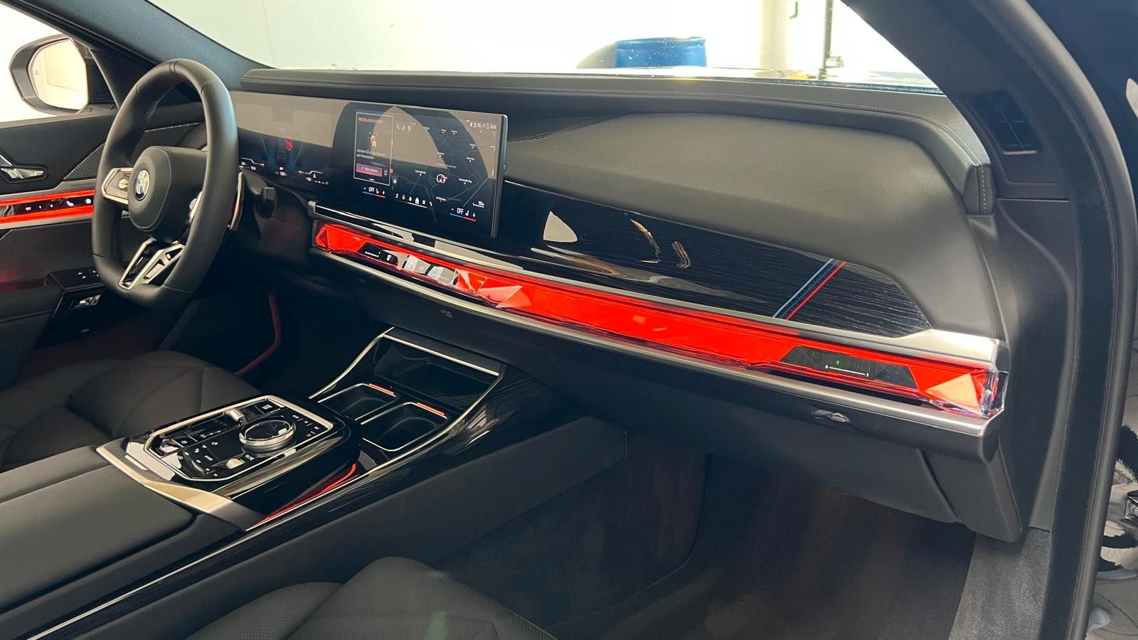 Fahrzeugabbildung BMW 740 d xDrive M Sport Pro*B&W*MASS*PAN*STHZ*CONNO