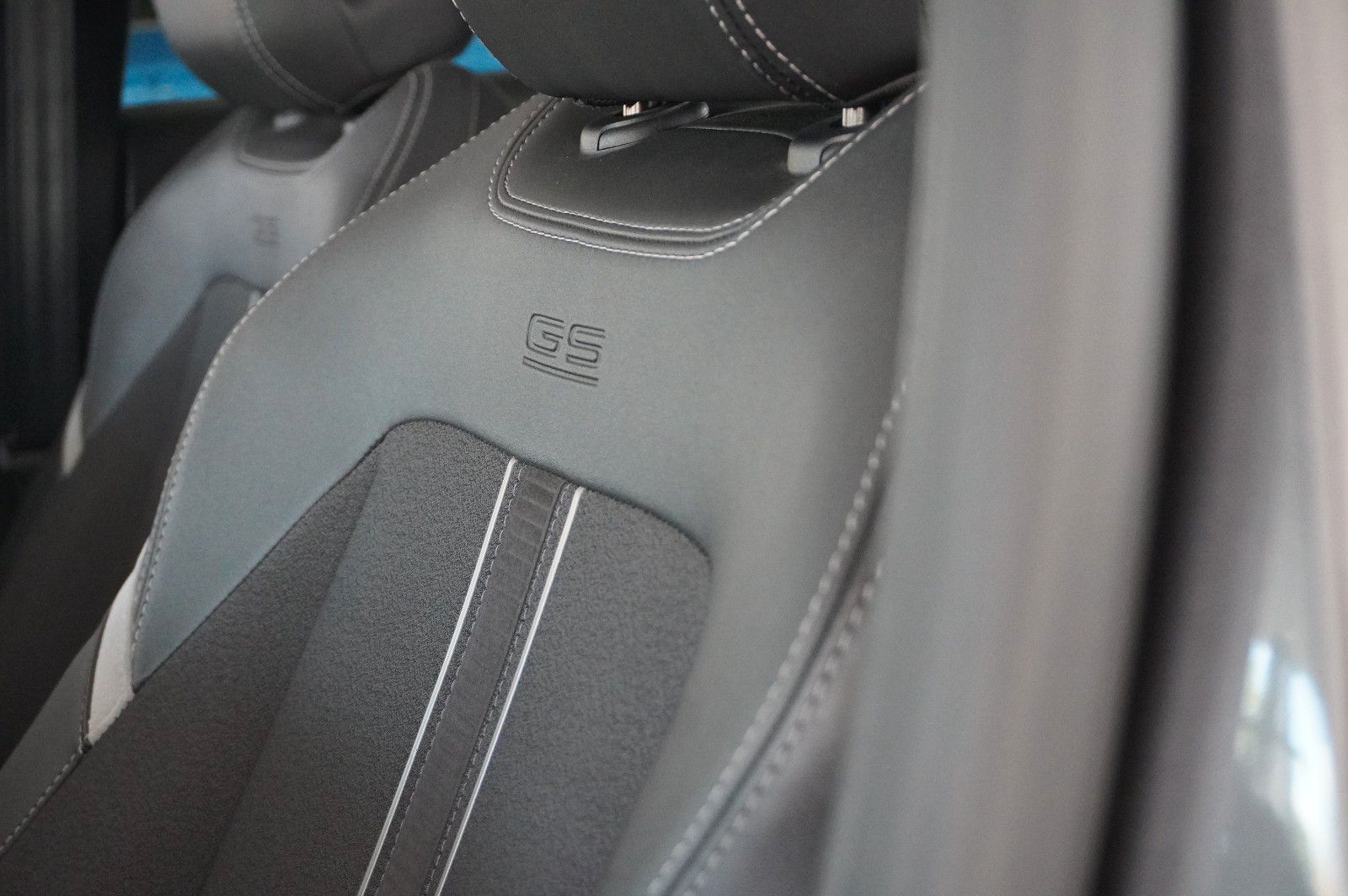 Fahrzeugabbildung Opel Astra L Lim. 1.6 HYBRID ULTIMATE NAVI/360°/PANO.