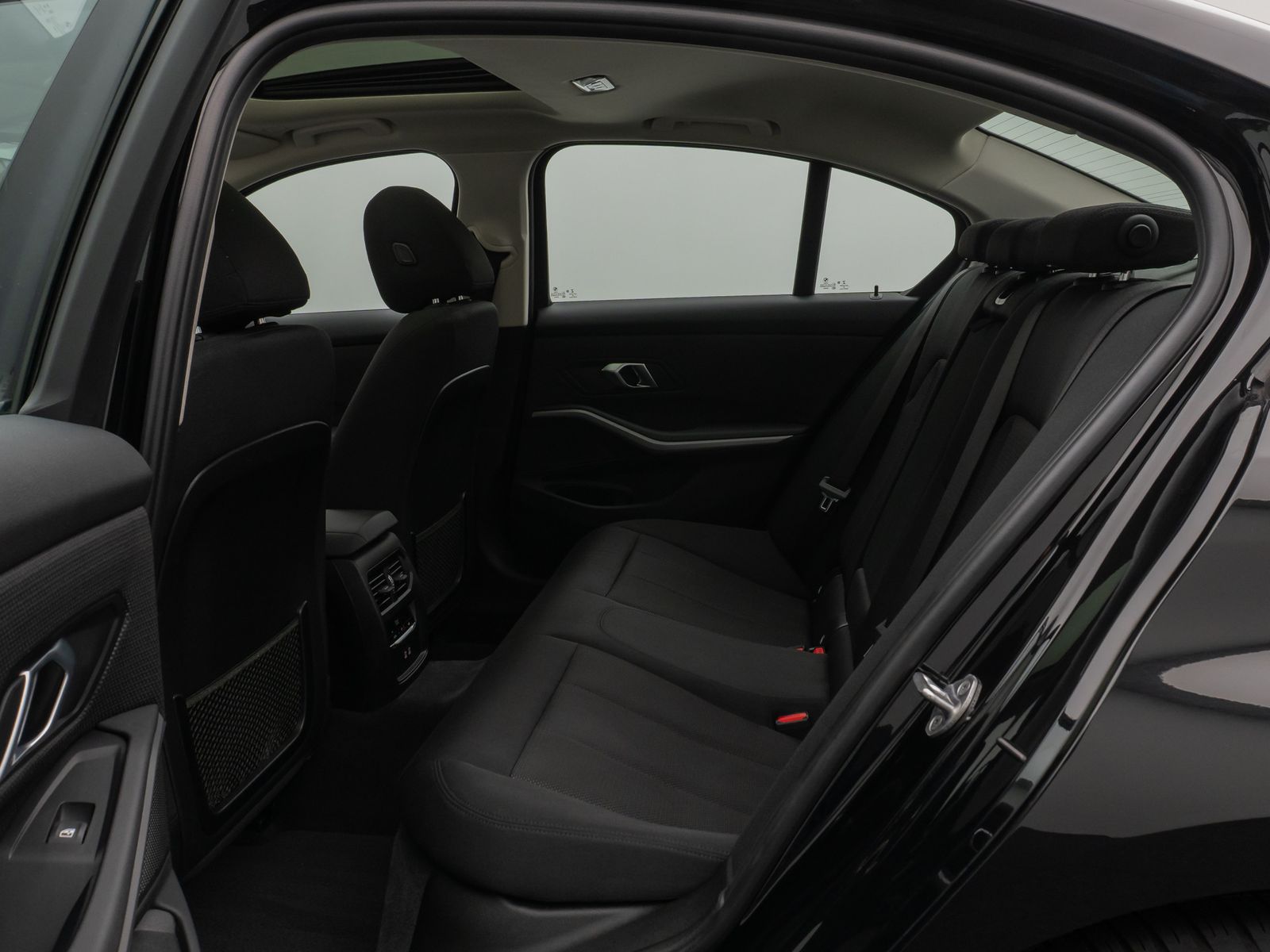 Fahrzeugabbildung BMW 320d xD  Glasdach Kamera DAB Geschwindigkeitsreg