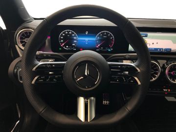 Mercedes CLA 180 Shooting Brake - 11
