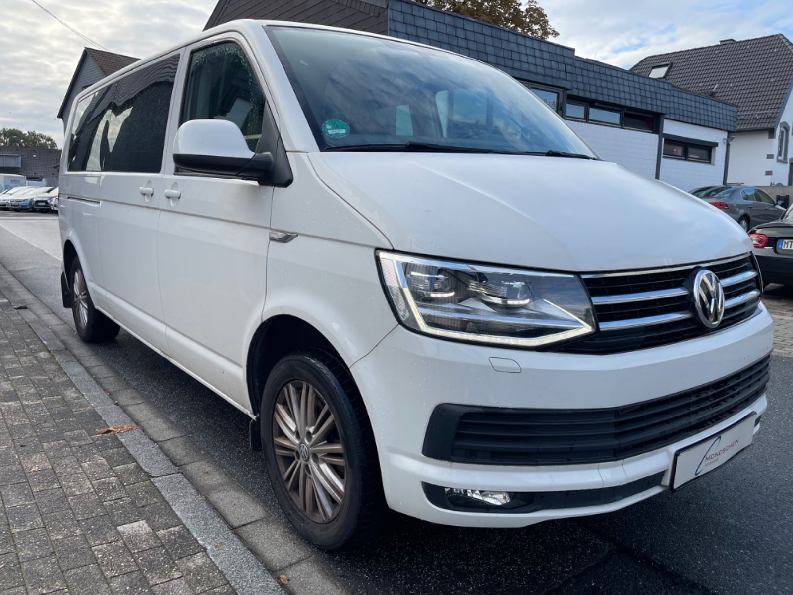 Fahrzeugabbildung Volkswagen T6 Caravelle Comfortline lang 9Sitze Automatik