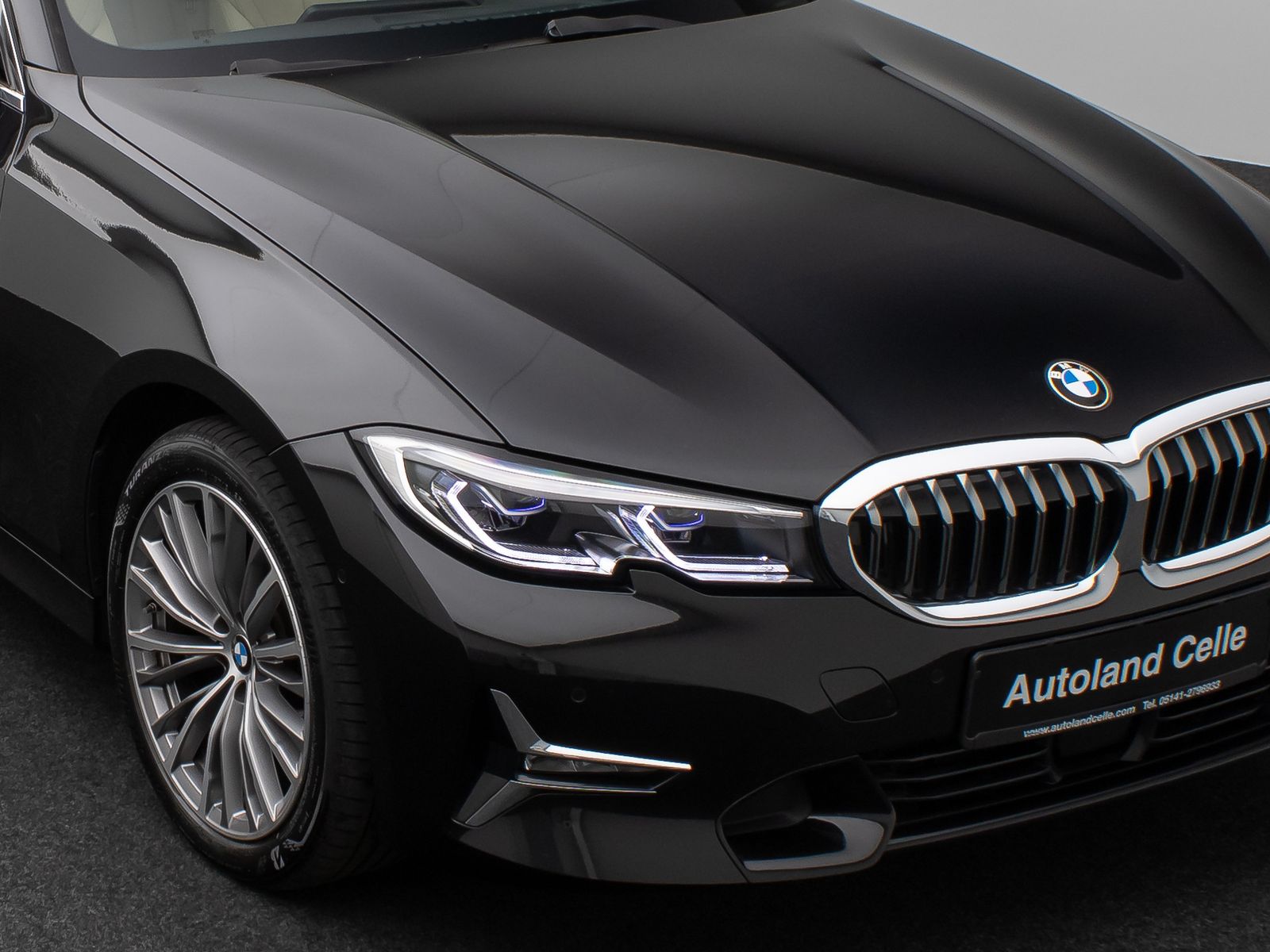 Fahrzeugabbildung BMW 320d xD LuxuryLine Kamera HUD DAB H/K AHK Komfor