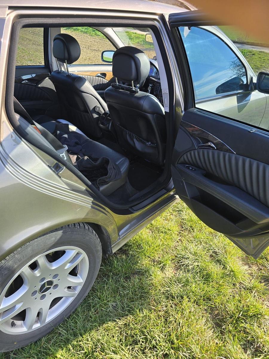 Mercedes-Benz E320 2011 — photo 8