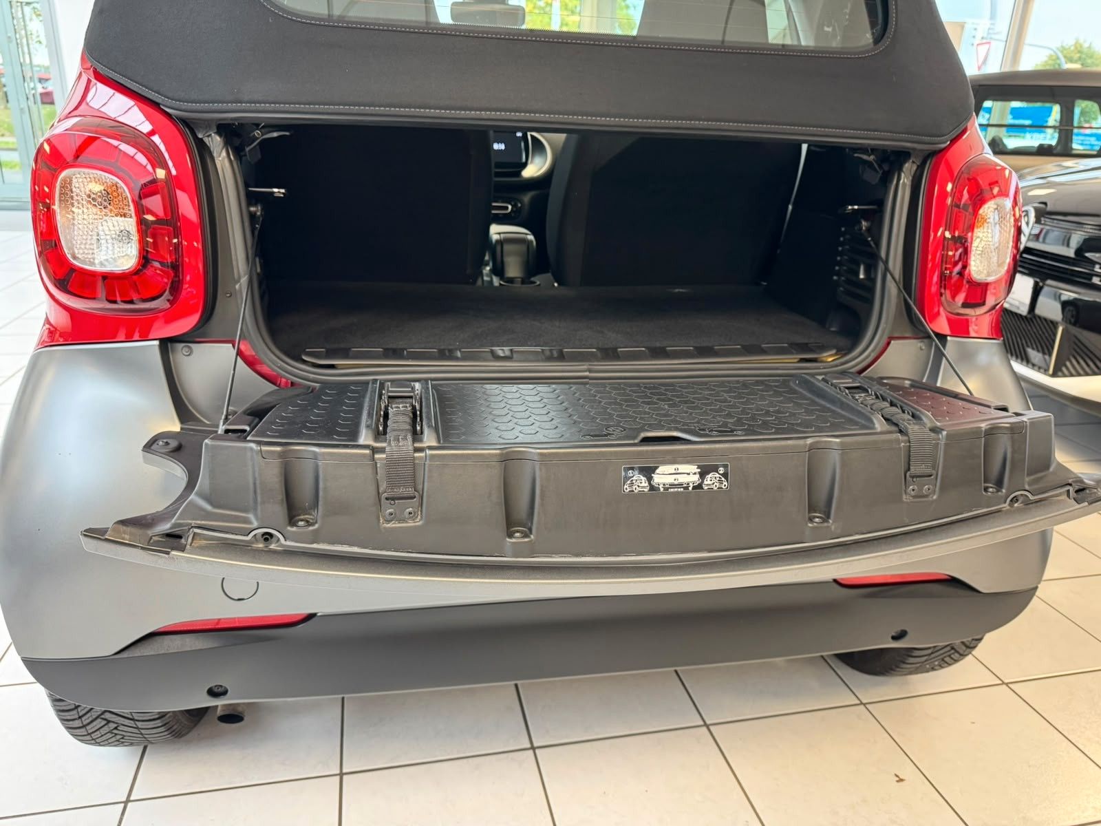 Fahrzeugabbildung Smart ForTwo fortwo cabrio Basis - mit KI generiert/bearbeitet