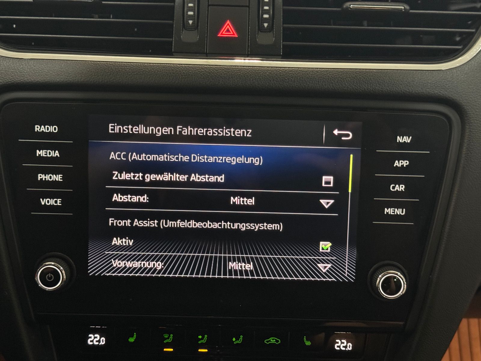 Fahrzeugabbildung SKODA Octavia STYLE 4X4 PANO NEUER MOTOR / MEGA VOLL