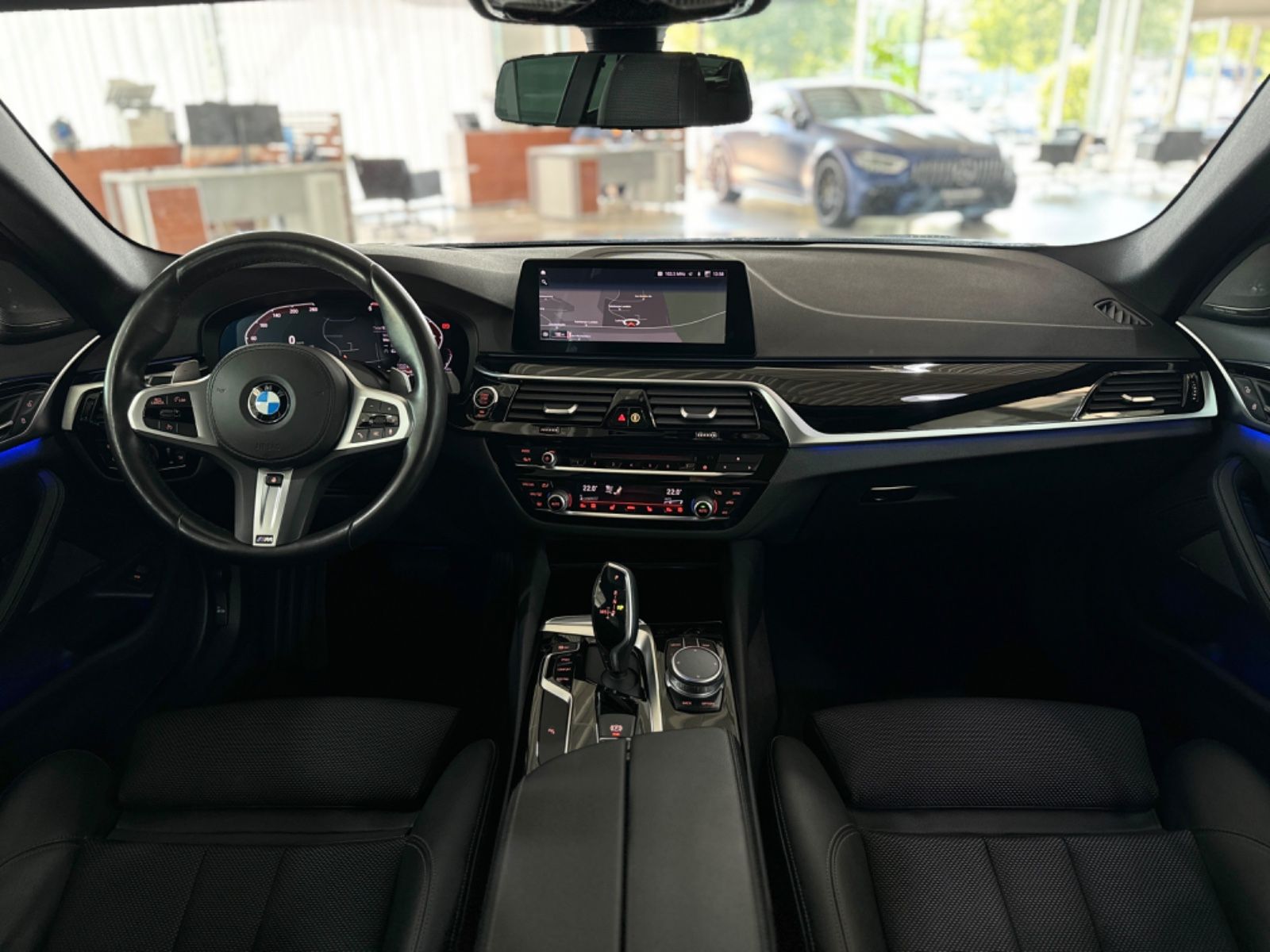 Fahrzeugabbildung BMW 520d xD Sport Line Kamera DAB DriveAssis H/K HUD