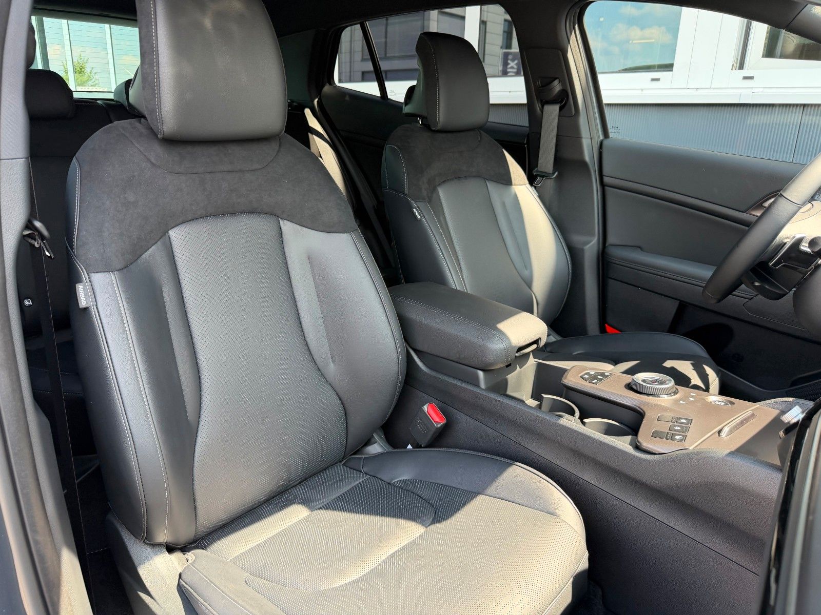 Fahrzeugabbildung Kia Sportage 1.6T 2WD DCT BLACK ED SD
