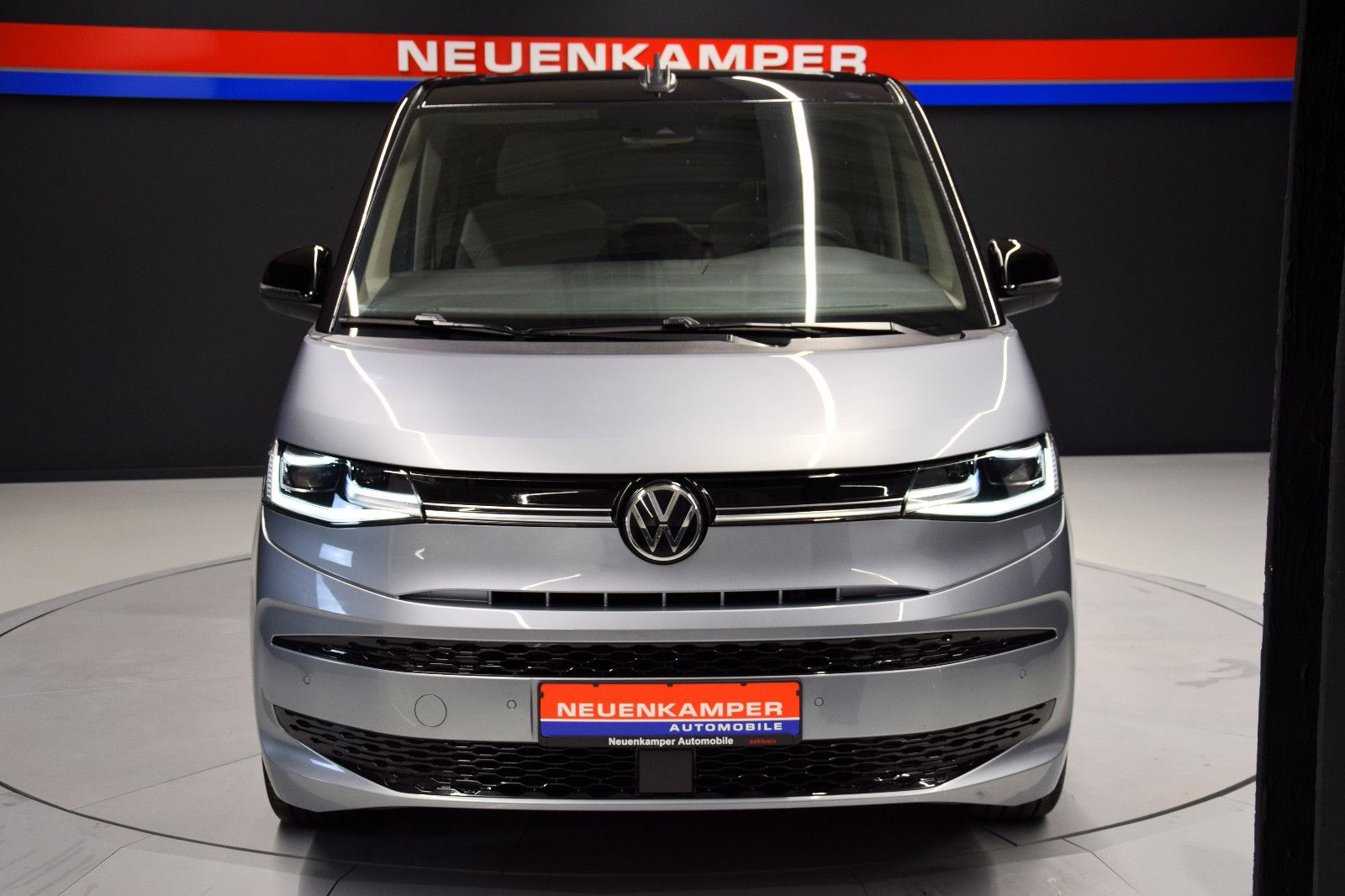 Fahrzeugabbildung Volkswagen T7 Multivan Edition 2xEasyOpen ACC Pano AHK 7Stz