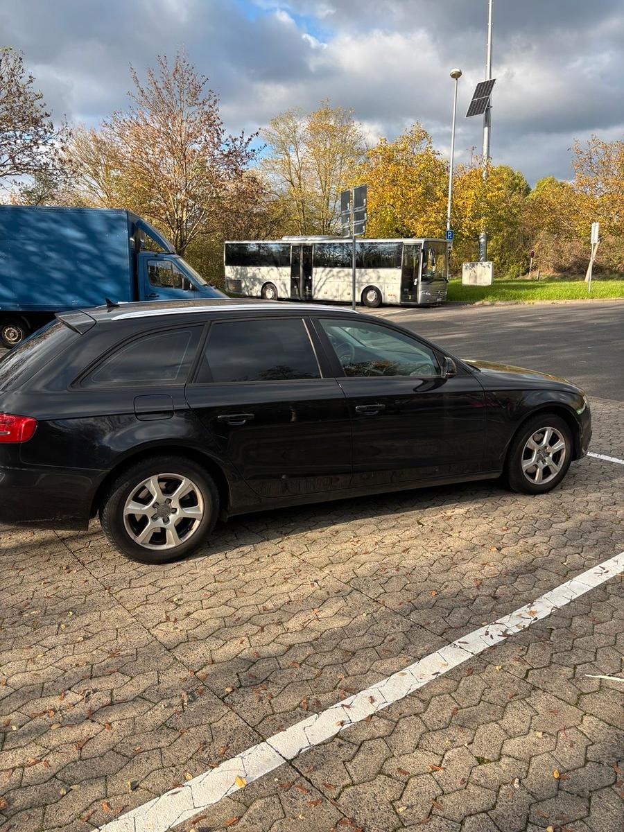 Audi A4 2010 — двигун 120 HP (88kW)