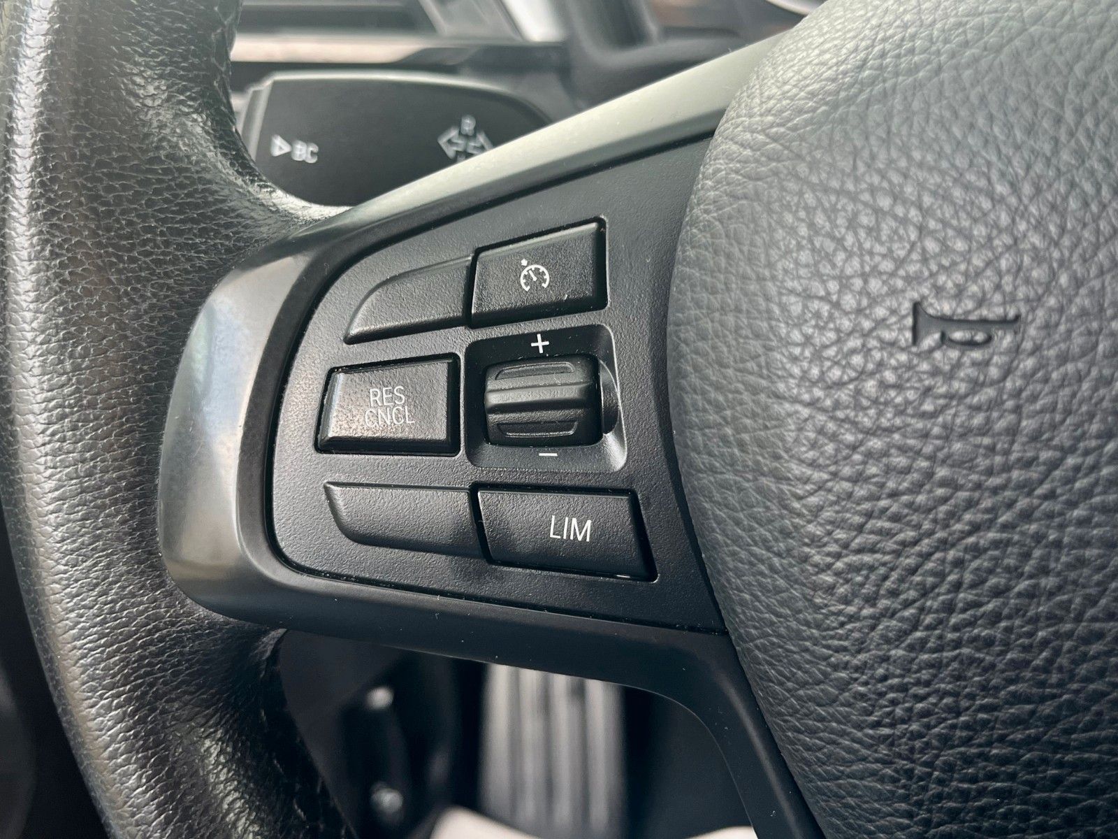 Fahrzeugabbildung BMW X1 sDrive18d Advantage Navi Tempomat SPORTSITZE