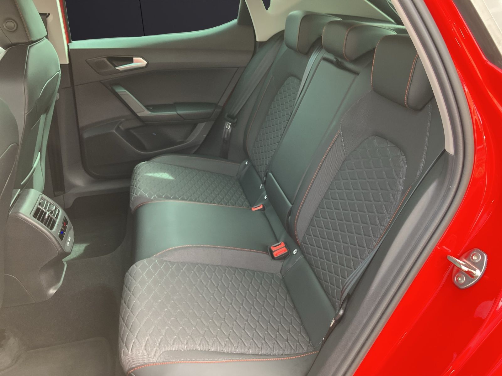 Fahrzeugabbildung SEAT Leon TSI FR Fahrschule - LED AHK Navi GRA Park-A