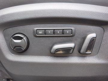 Volkswagen T6.1 Multivan 4M DSG*GenaSix*LED*Nav*Kamera*AHK*