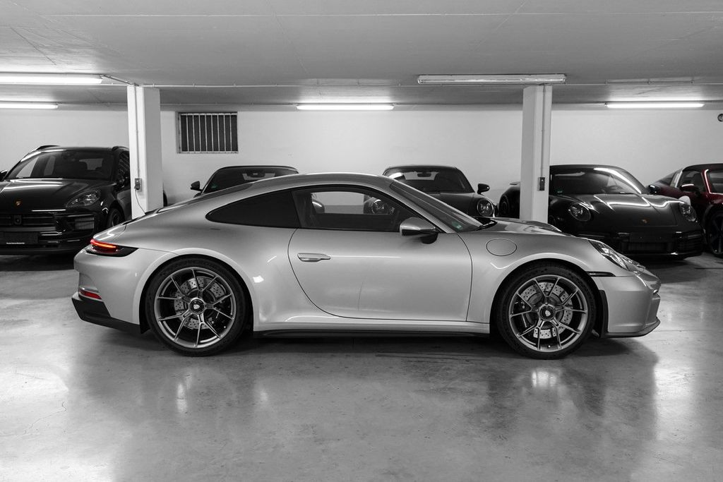 Image of Porsche 992