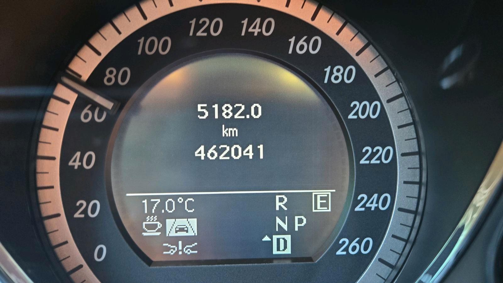 Mercedes-Benz E300 2011 — photo 8