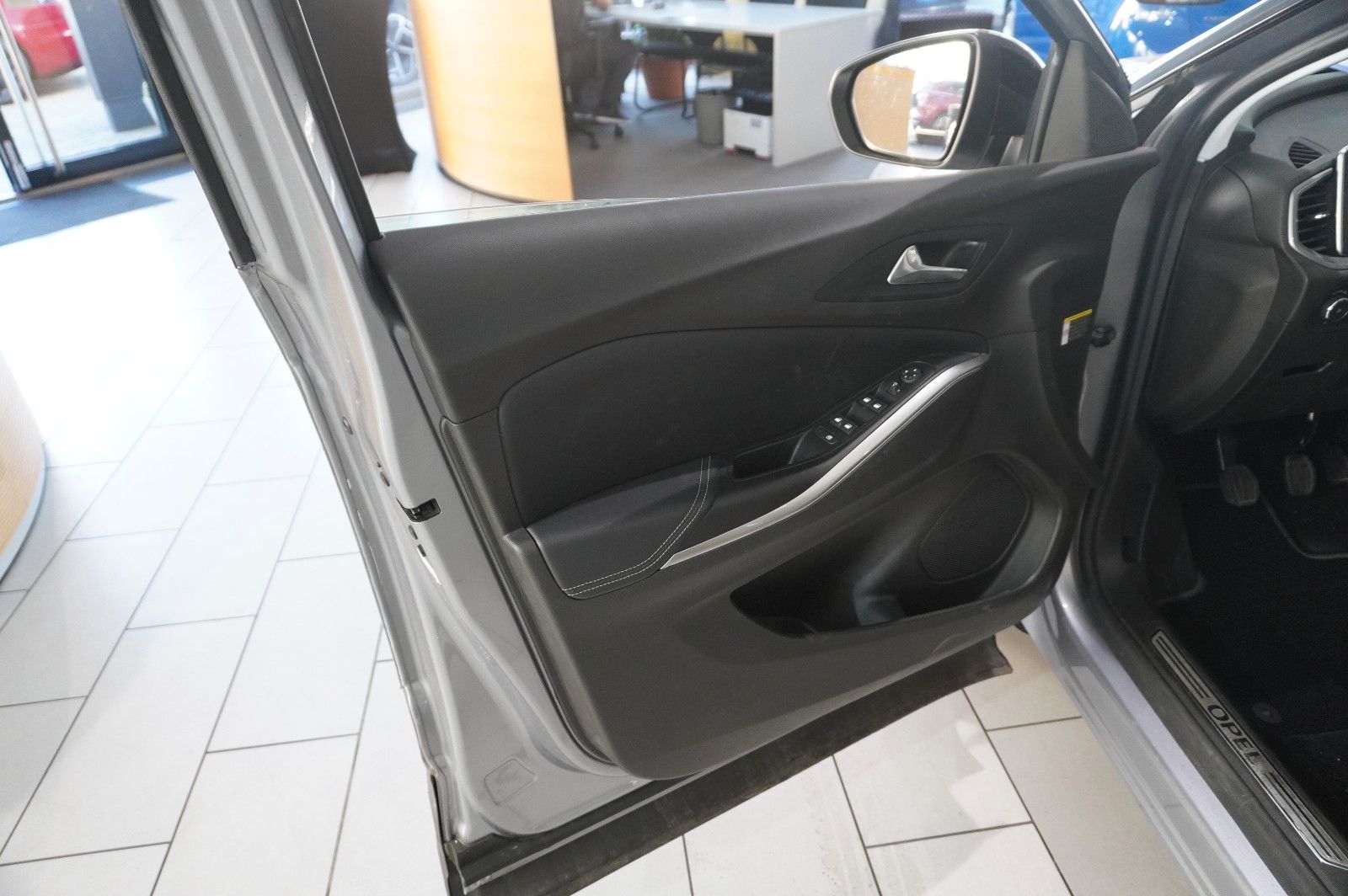 Fahrzeugabbildung Opel Grandland (X) 1.2T GS SPORT NAVI/LED/KAMERA/DAB+