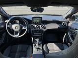 Mercedes-Benz A 200 Urban - Mercedes-Benz A-Class: Schwarz