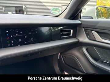 صورة مصغرة 32 لـ 2025 Porsche TAYCAN