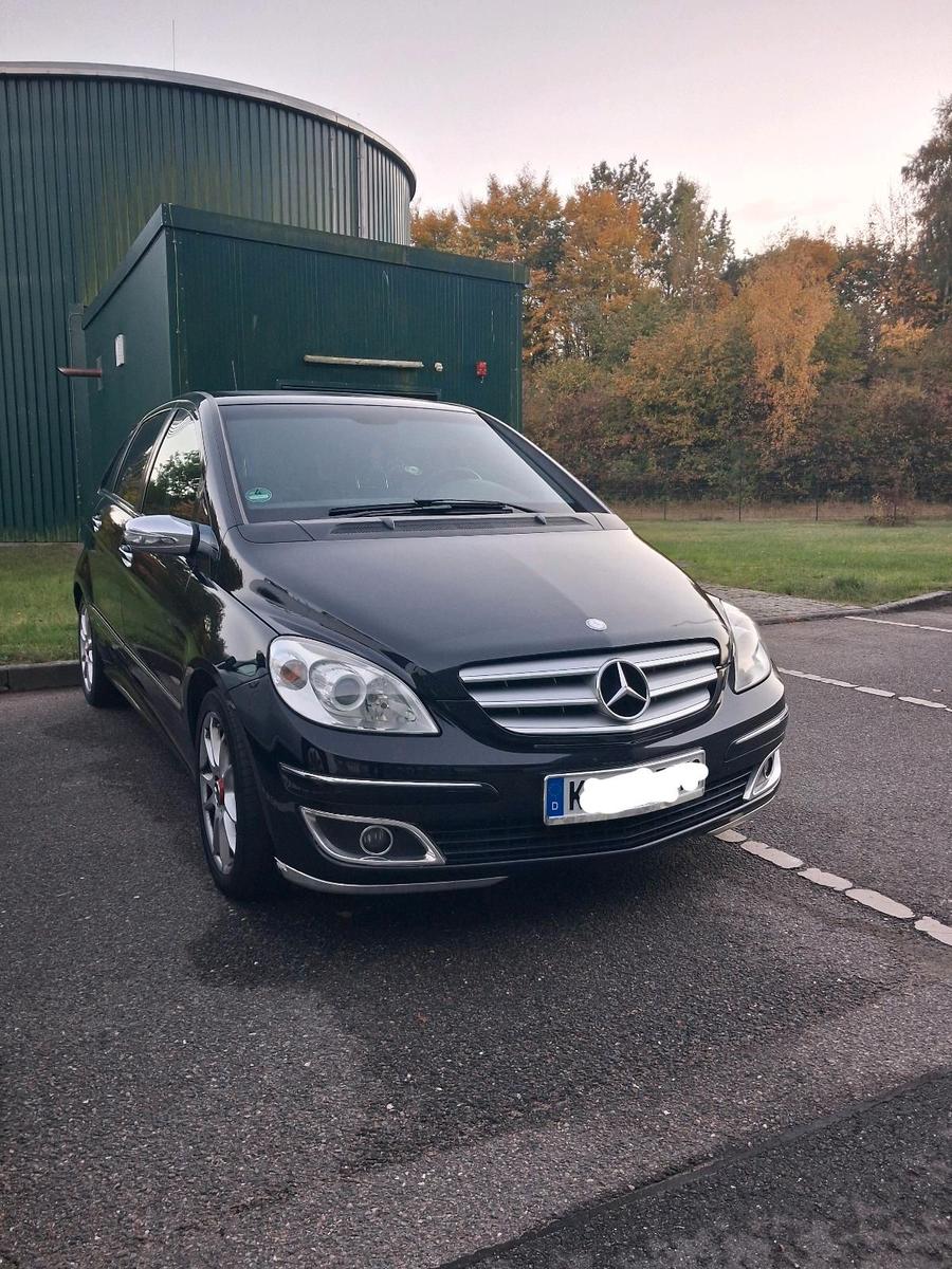 Mercedes-Benz B 180