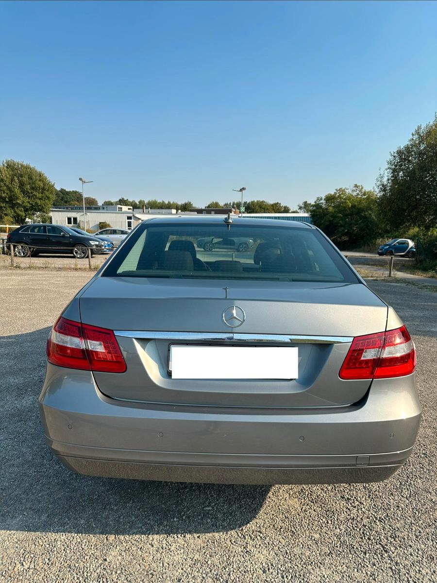 Mercedes-Benz E 220 CDI Aut. BlueEFFICIENCY Wartungsfrei AHK
