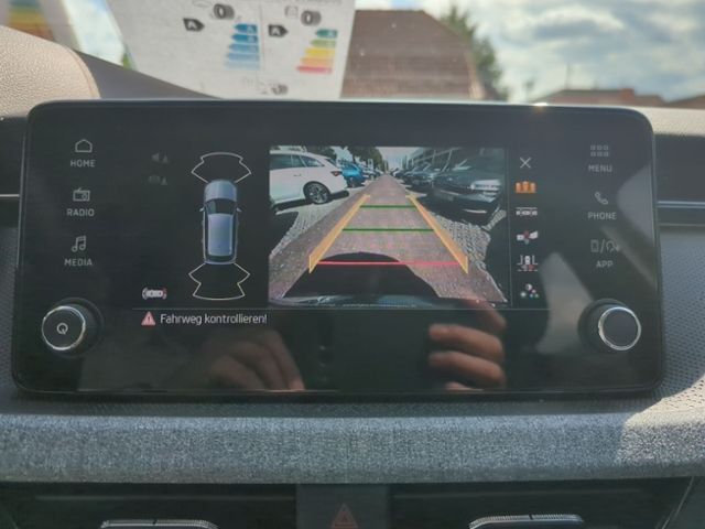 Fahrzeugabbildung SKODA Kamiq 1.0 TSI DSG Selection AHK WINTER PLUS KOMF