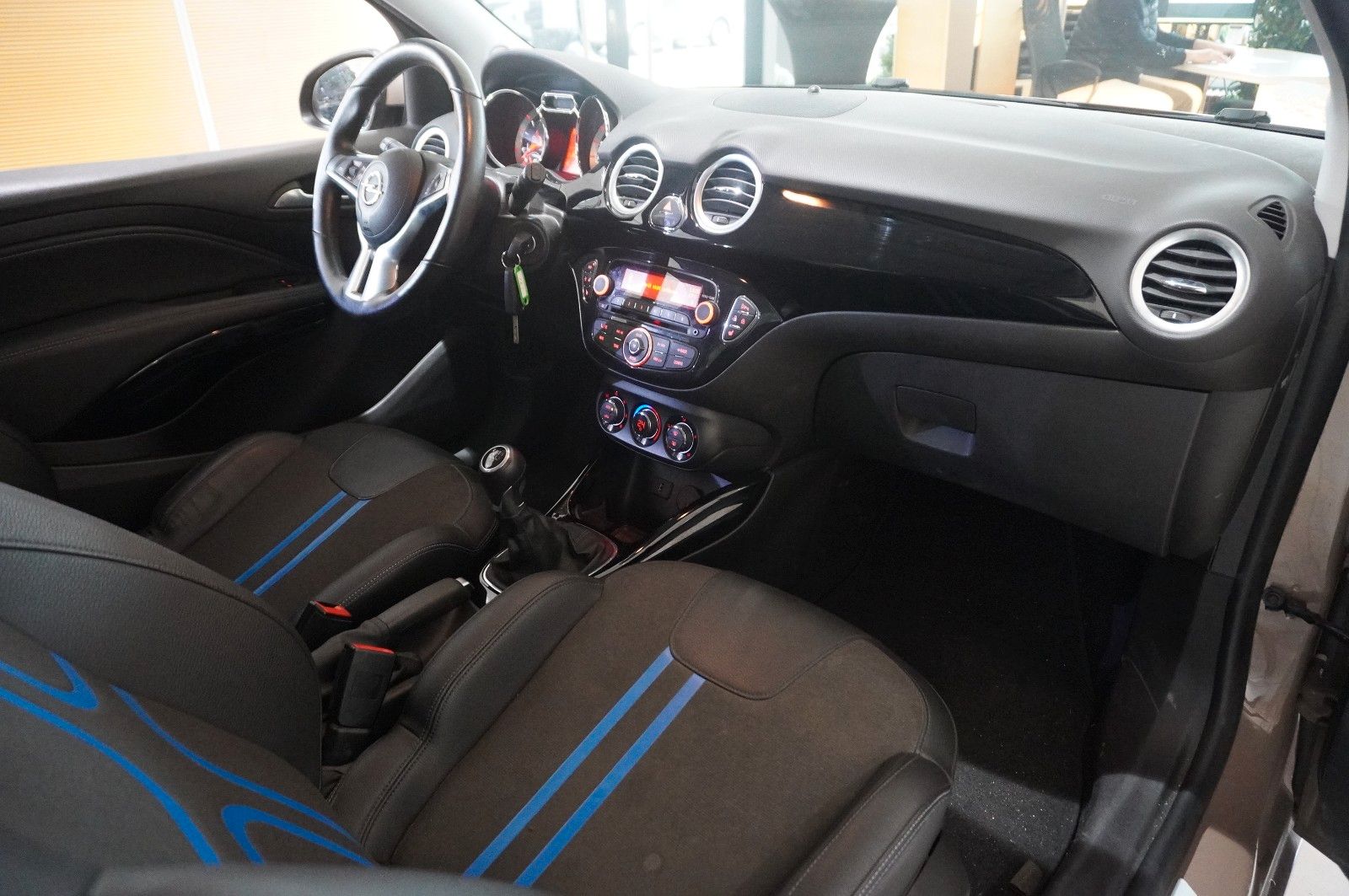 Fahrzeugabbildung Opel Adam 1.4 SLAM LED/KLIMA/PDC/WINTER/SPORT/TEMP.