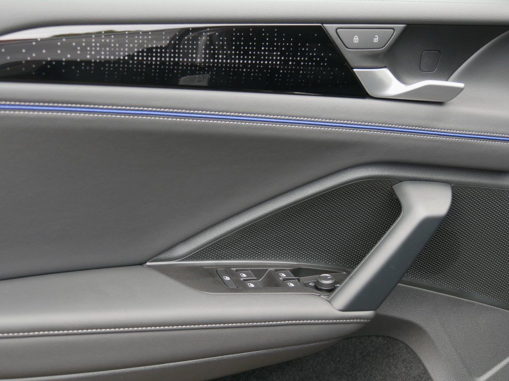 Fahrzeugabbildung Volkswagen Tiguan 2.0 TDI R-Line AHK Matrix Kamera AppConne